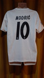 2018-19 Real Madrid Home Shirt Size Large - Modric #10
