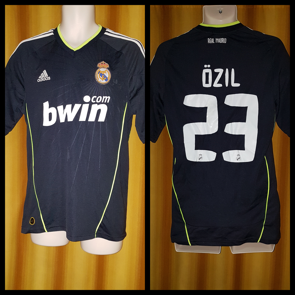 2010 11 Real Madrid Away Shirt Size Medium Ozil 23