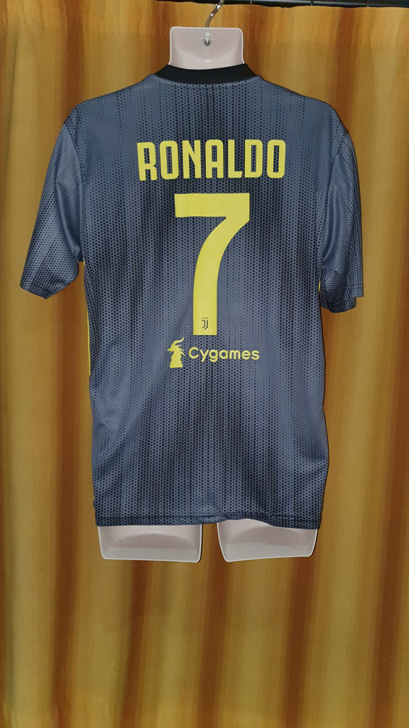 2018-19 Juventus 3rd Shirt Size Medium Ronaldo #7 – Forever