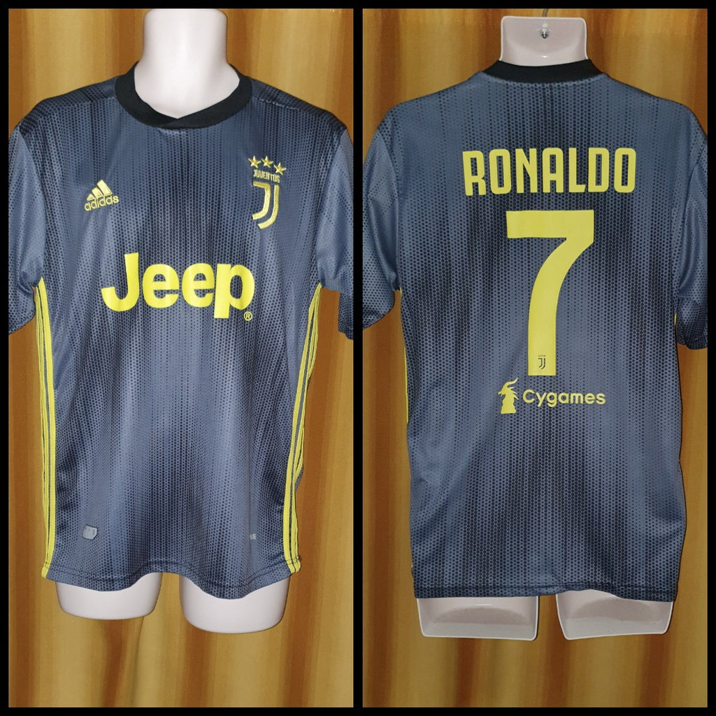2018-19 Juventus 3rd Shirt Size Medium Ronaldo #7 – Forever