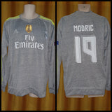 2015-16 Real Madrid Away Shirt Size Extra Large (Long Sleeve) - Modric #19