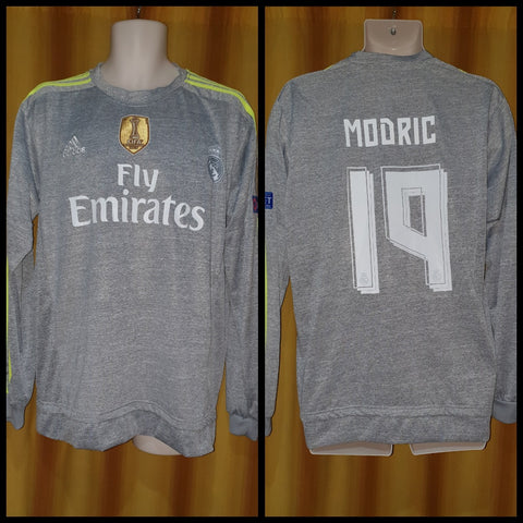 2015-16 Real Madrid Away Shirt Size Extra Large (Long Sleeve) - Modric #19