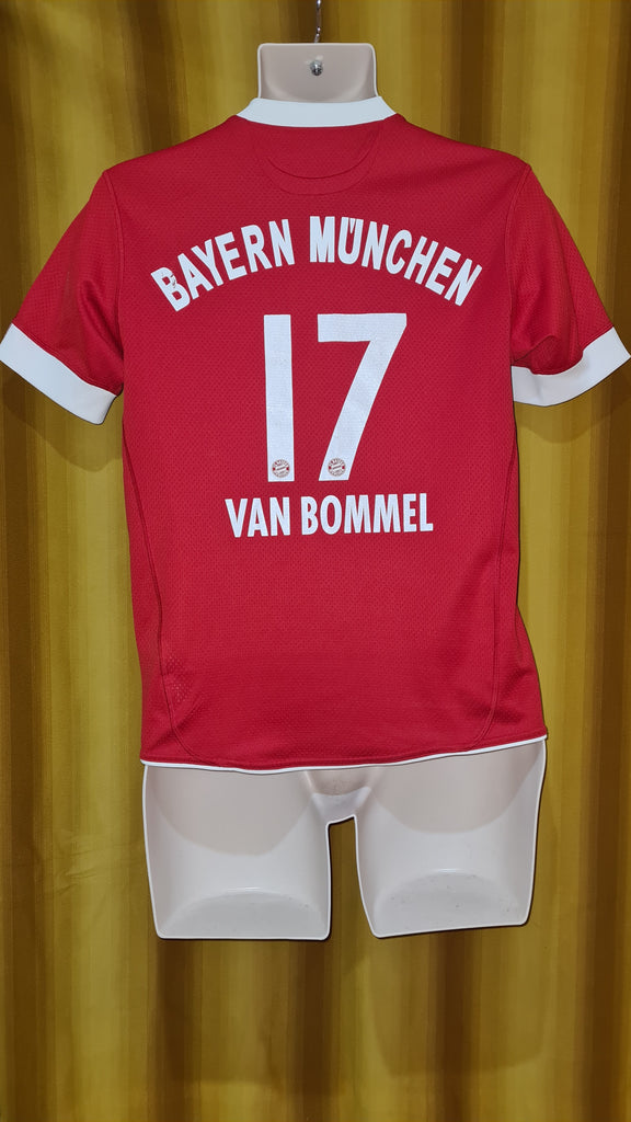 2006-07 Bayern Munich CL Third Shirt Van Bommel #17 - 5/10