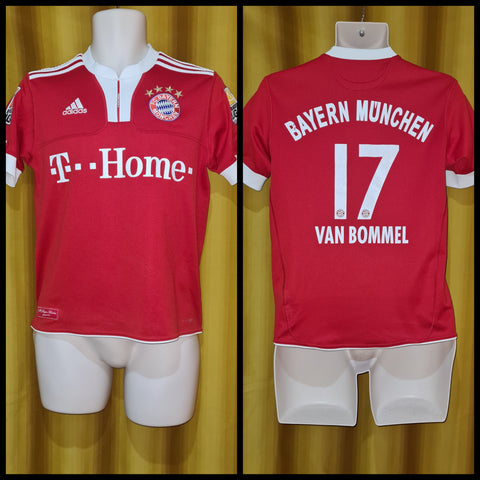 2009-10 Bayern Munich Home Shirt Size 13-14 Yrs - Van Bommel #17