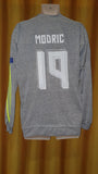 2015-16 Real Madrid Away Shirt Size Extra Large (Long Sleeve) - Modric #19